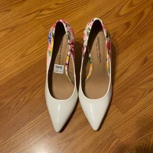 Christian Siriano White Floral Pump Heels (Size 9) (4 inch heel) Like Brand New